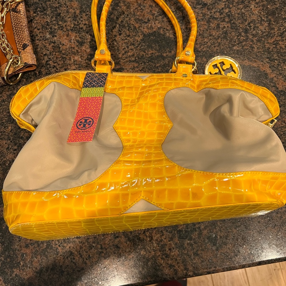 Brand new with tag not attached. nothing wrong in brand new condition